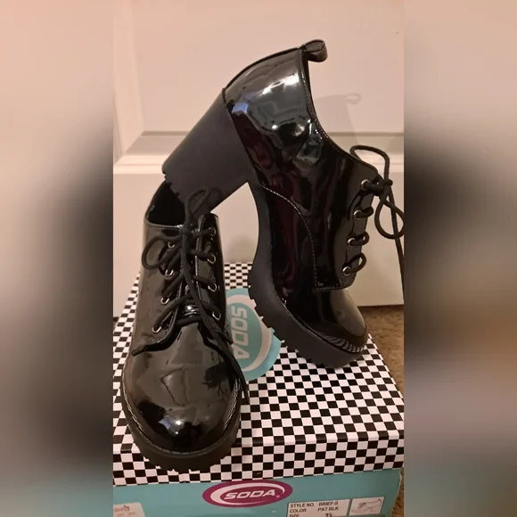 SODA Brief Lace Up Block Heel Womens Shoes Size 7.5 (used) - Picture 7 of 10